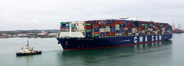 container-ship-4103368_1920.jpg